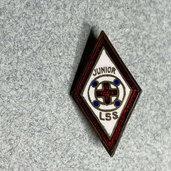 Red Cross Junior LSS Life Saving Service Enamel Lapel Pin WWII Vintage - Picture 1 of 5